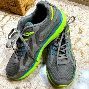LA Gear gray, lime and blue sneakers. Size 7.5